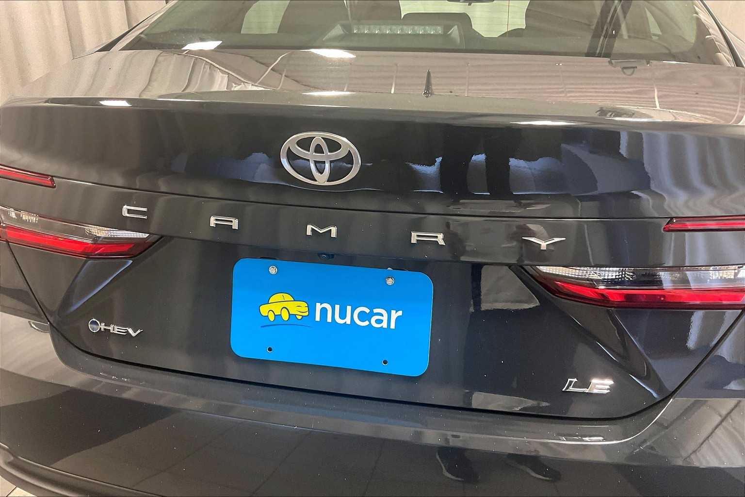 2025 Toyota Camry LE - Photo 28