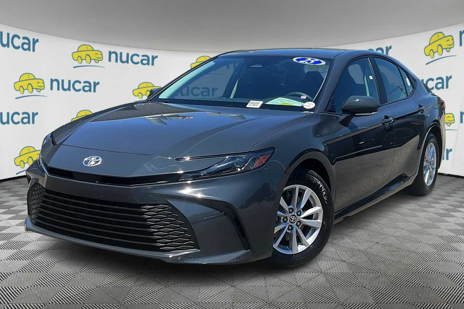 2025 Toyota Camry LE - Photo 3
