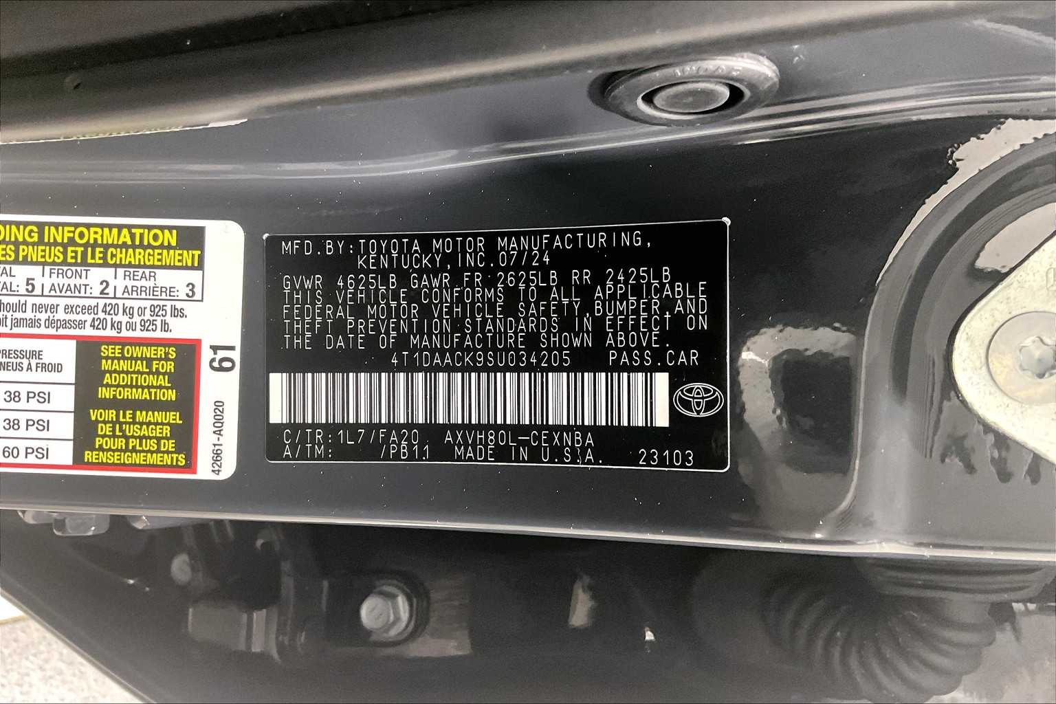 2025 Toyota Camry LE - Photo 35