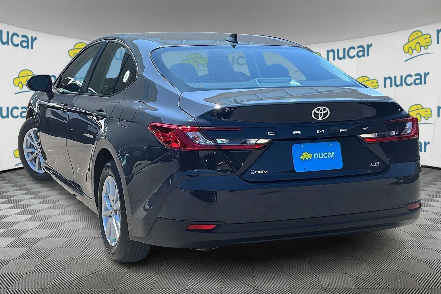2025 Toyota Camry LE - Photo 4