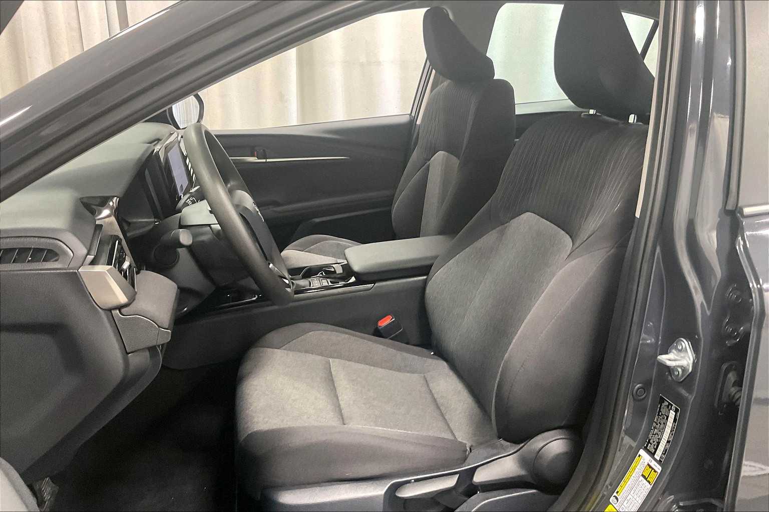 2025 Toyota Camry LE - Photo 10