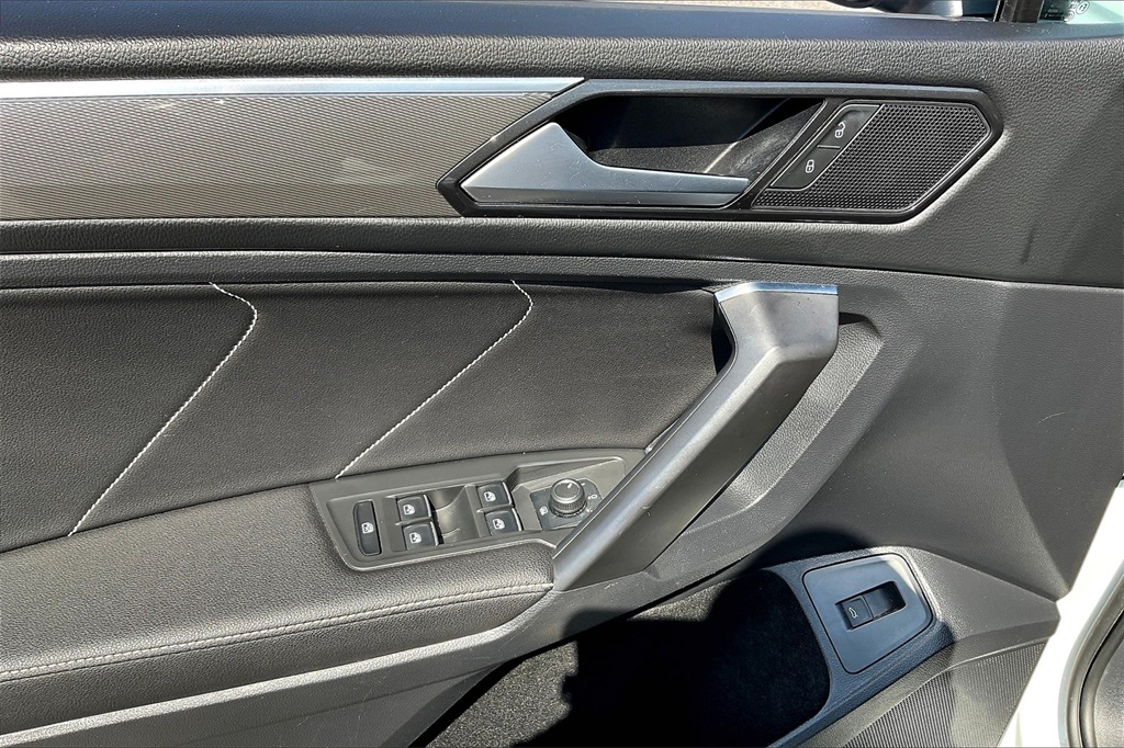 2022 Volkswagen Tiguan 2.0T SE R-Line Black - Photo 38