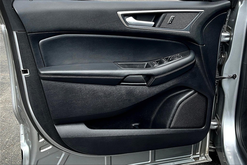 2021 Ford Edge SEL - Photo 9