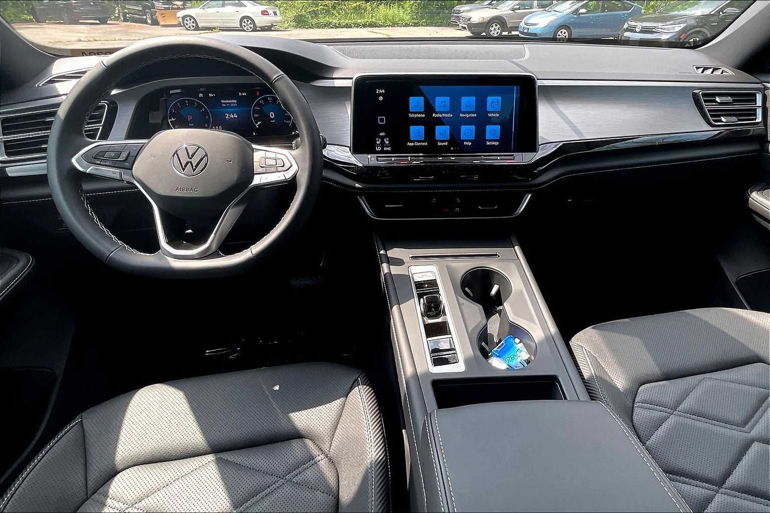 2025 Volkswagen Atlas Cross Sport 2.0T SE - Photo 12