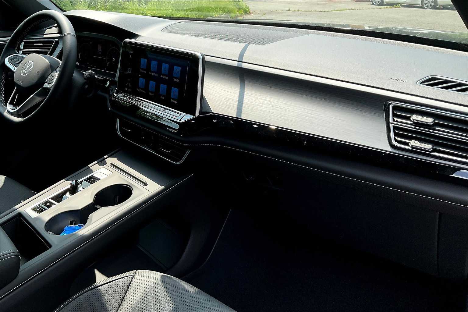 2025 Volkswagen Atlas Cross Sport 2.0T SE - Photo 10