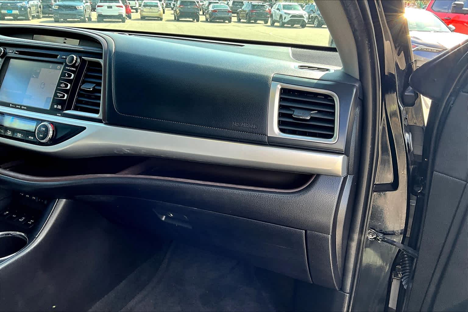 2019 Toyota Highlander XLE - Photo 13