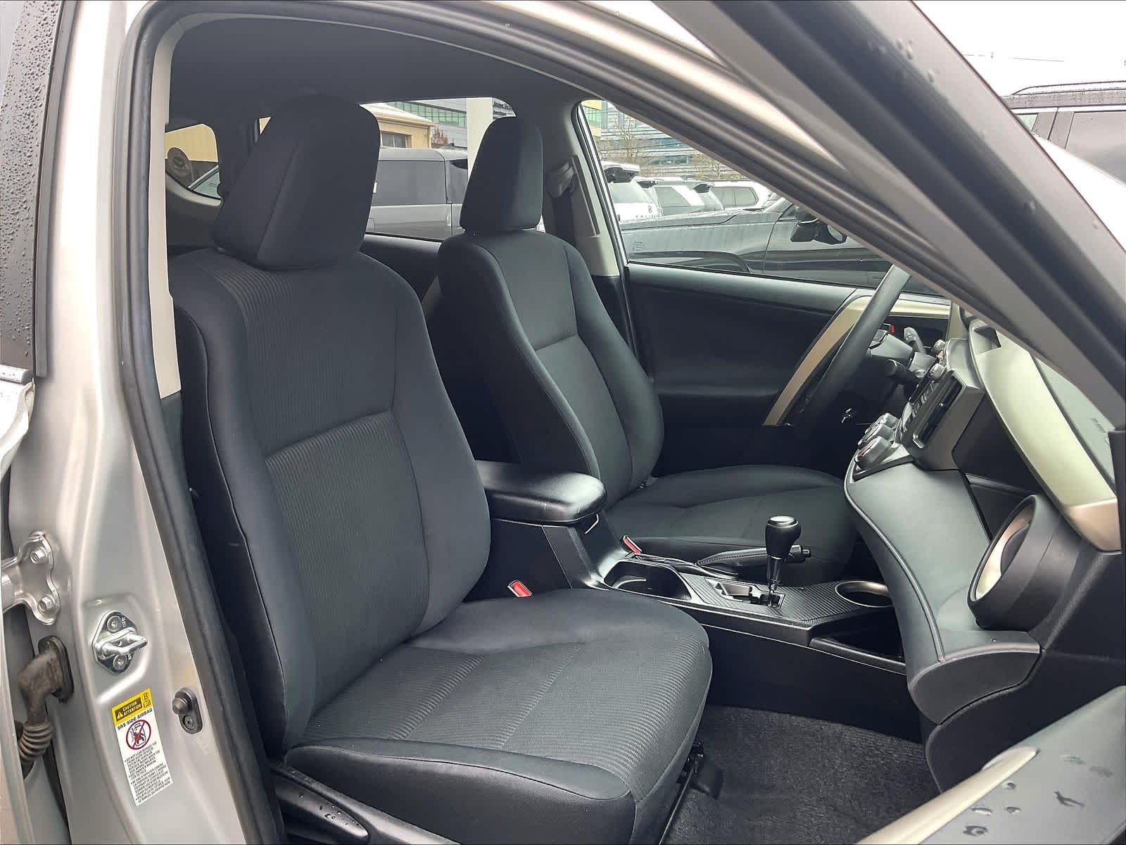 2015 Toyota RAV4 LE - Photo 11