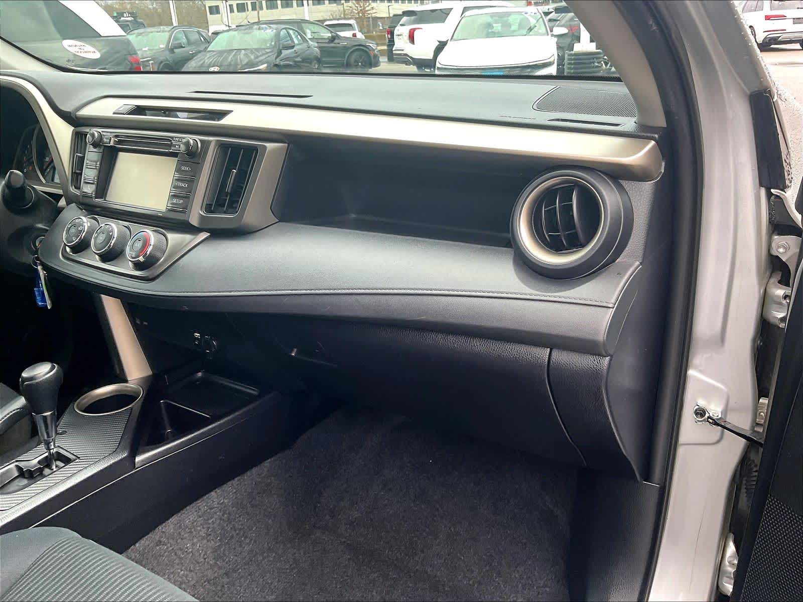 2015 Toyota RAV4 LE - Photo 13