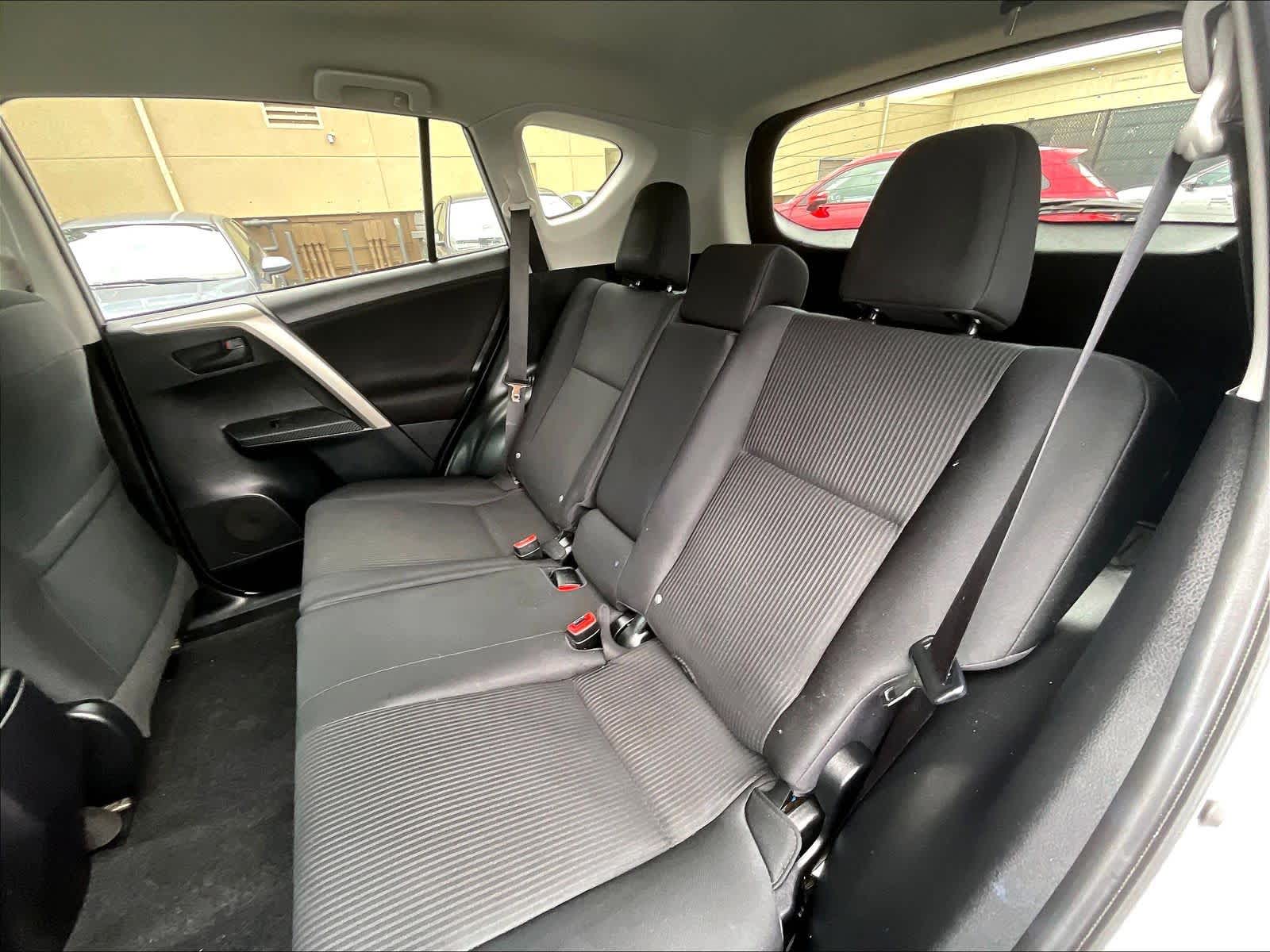 2015 Toyota RAV4 LE - Photo 15