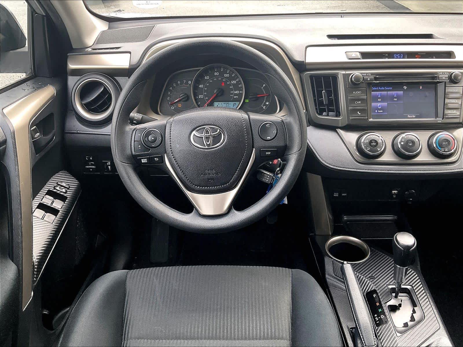 2015 Toyota RAV4 LE - Photo 17