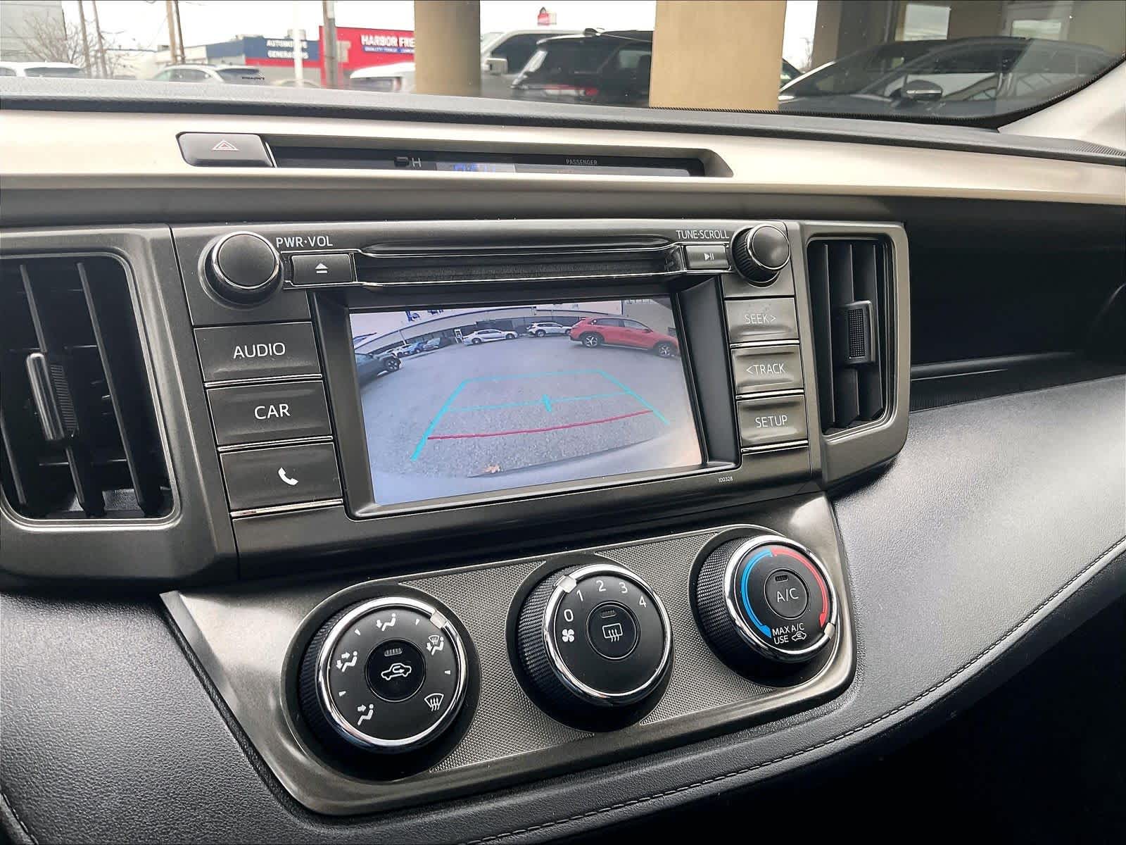 2015 Toyota RAV4 LE - Photo 19