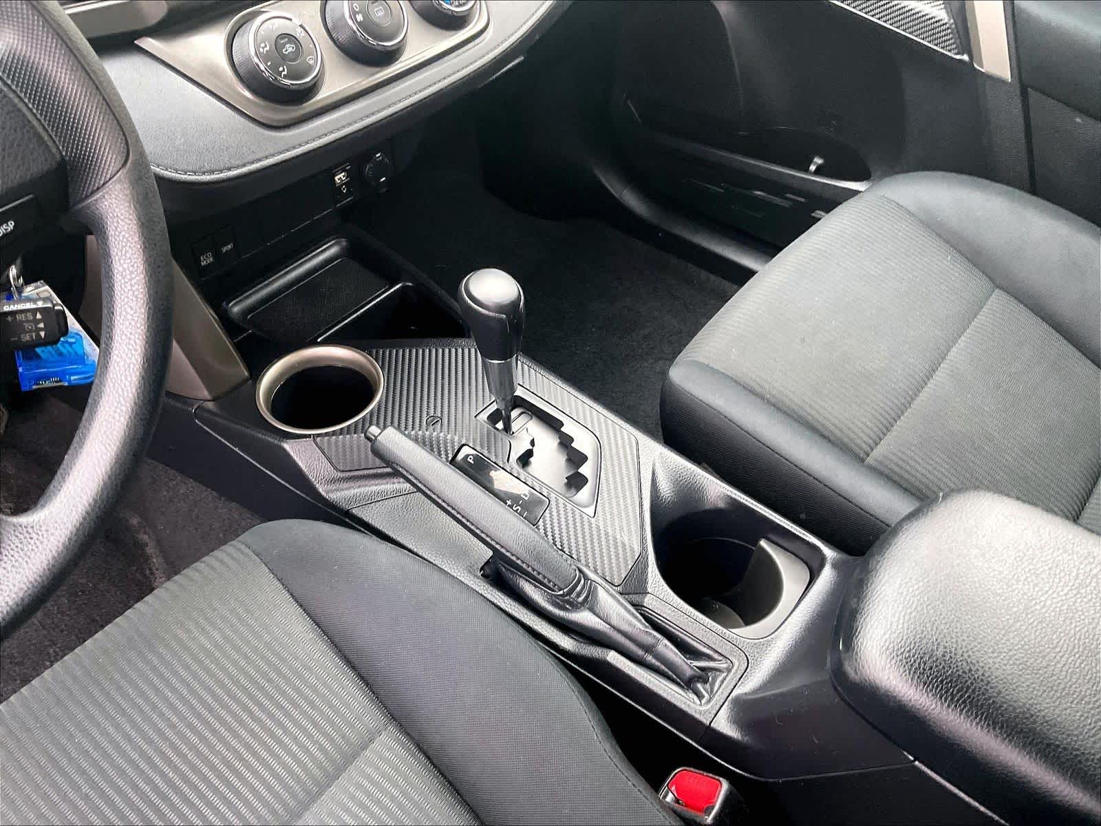 2015 Toyota RAV4 LE - Photo 20