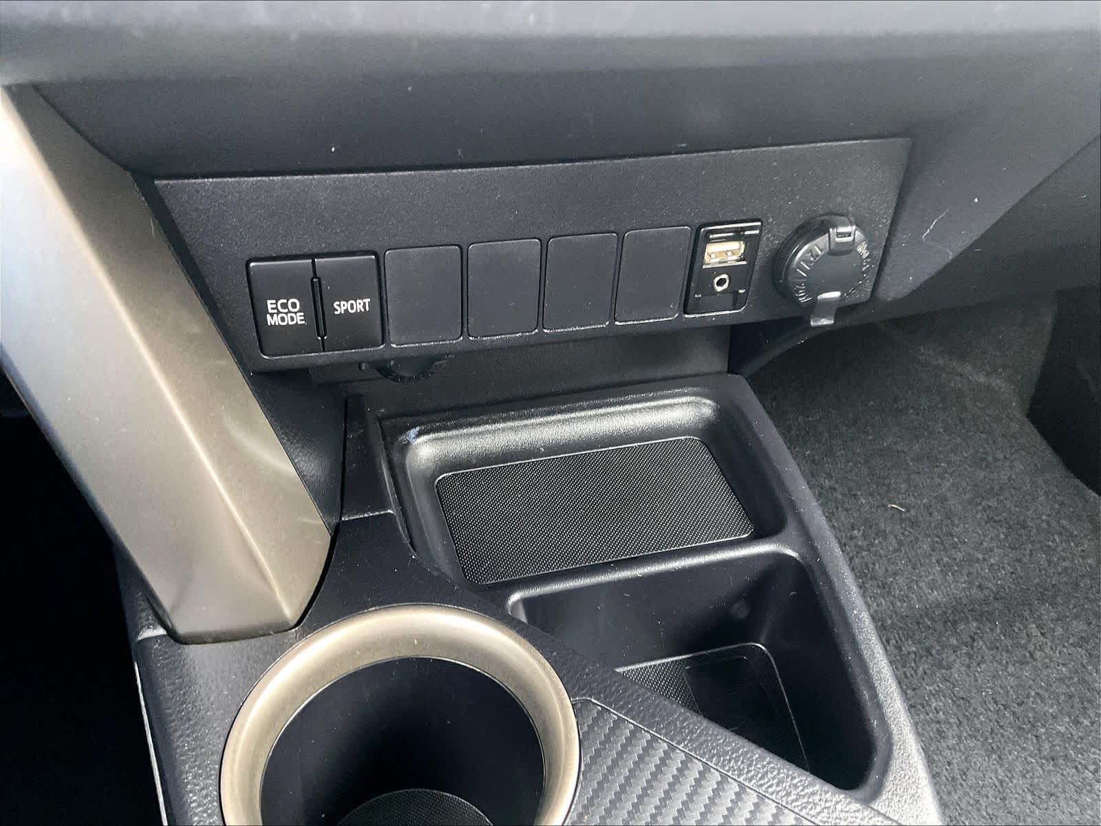 2015 Toyota RAV4 LE - Photo 26