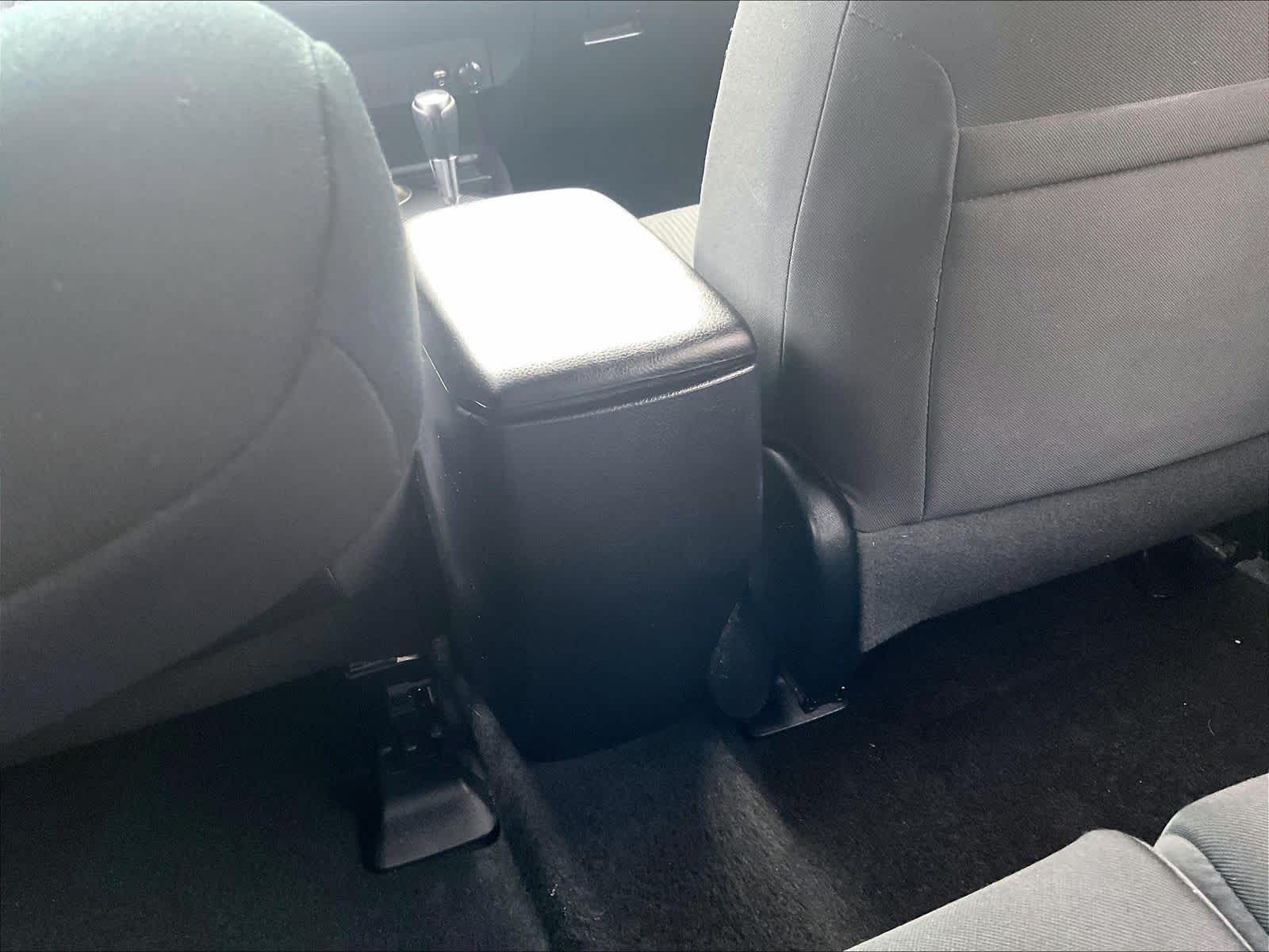 2015 Toyota RAV4 LE - Photo 27