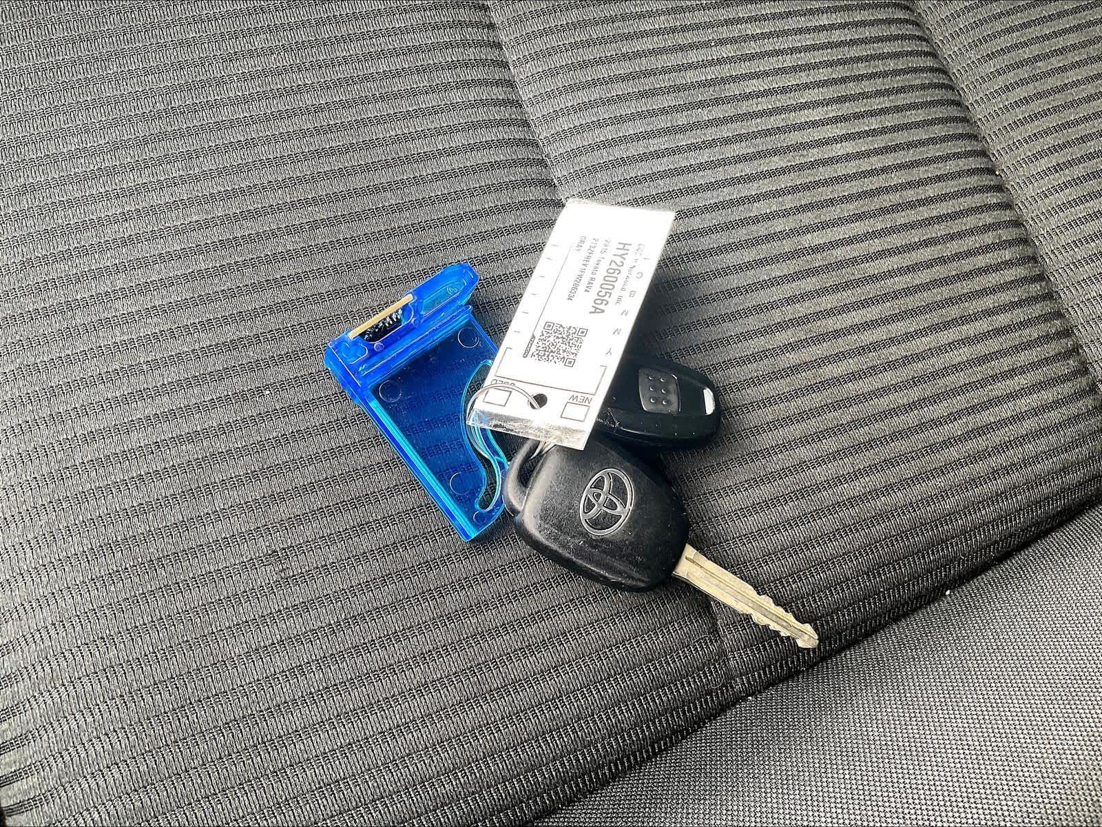 2015 Toyota RAV4 LE - Photo 30