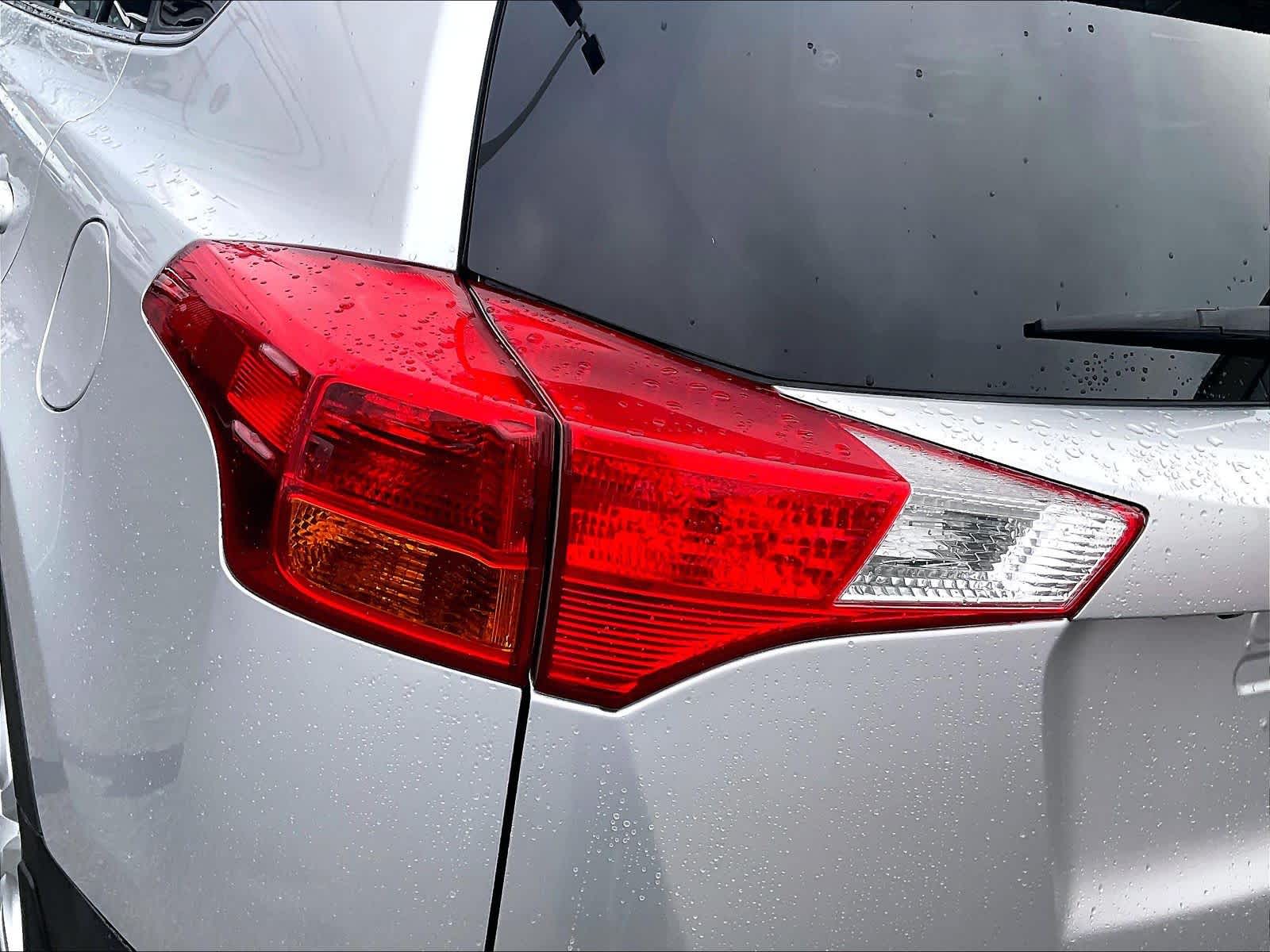 2015 Toyota RAV4 LE - Photo 33