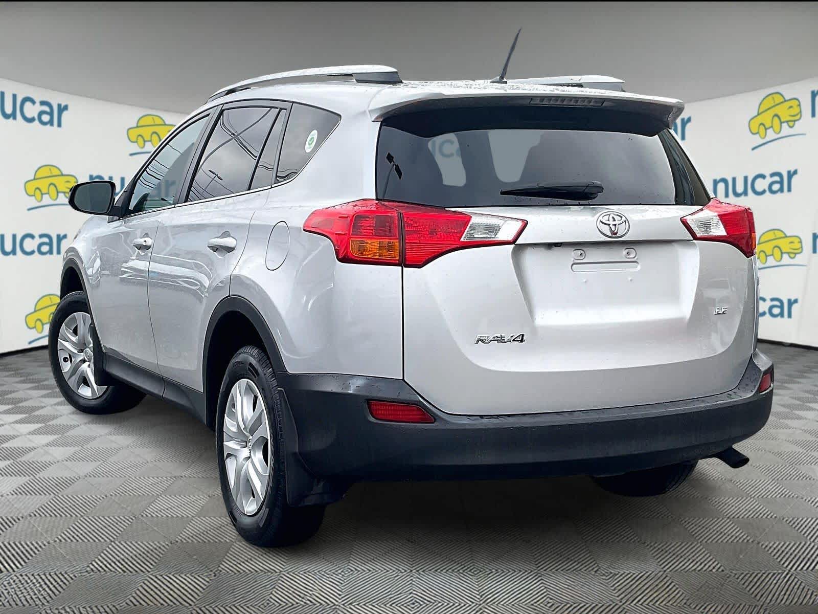 2015 Toyota RAV4 LE - Photo 4