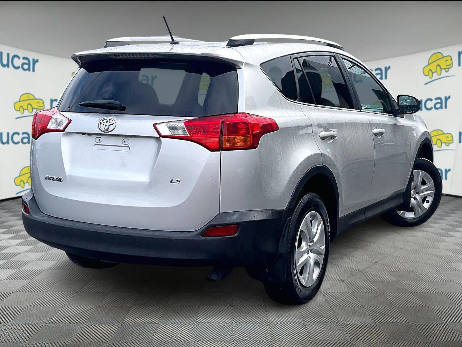 2015 Toyota RAV4 LE - Photo 6