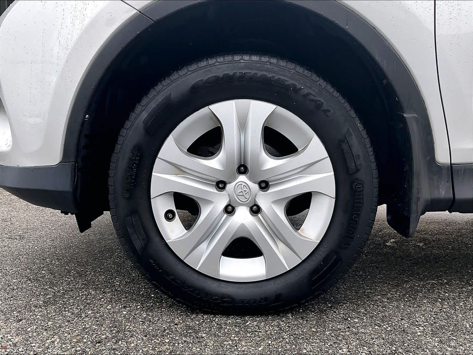 2015 Toyota RAV4 LE - Photo 7