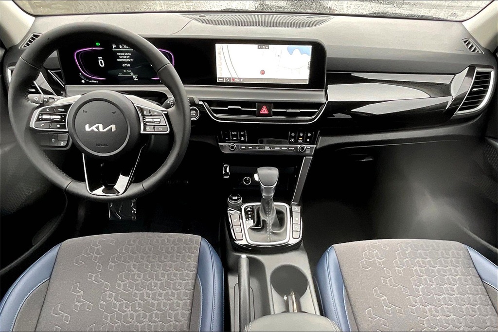 2025 Kia Seltos S - Photo 12