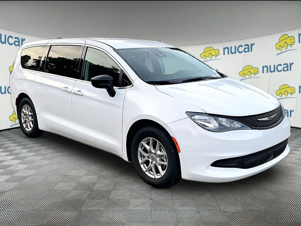 2024 Chrysler Voyager LX