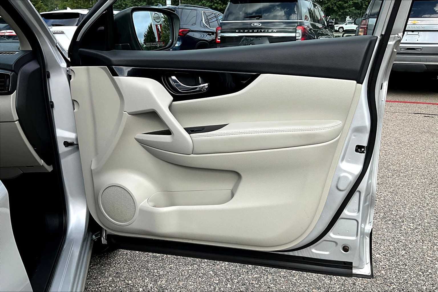 2021 Nissan Rogue Sport SV - Photo 12