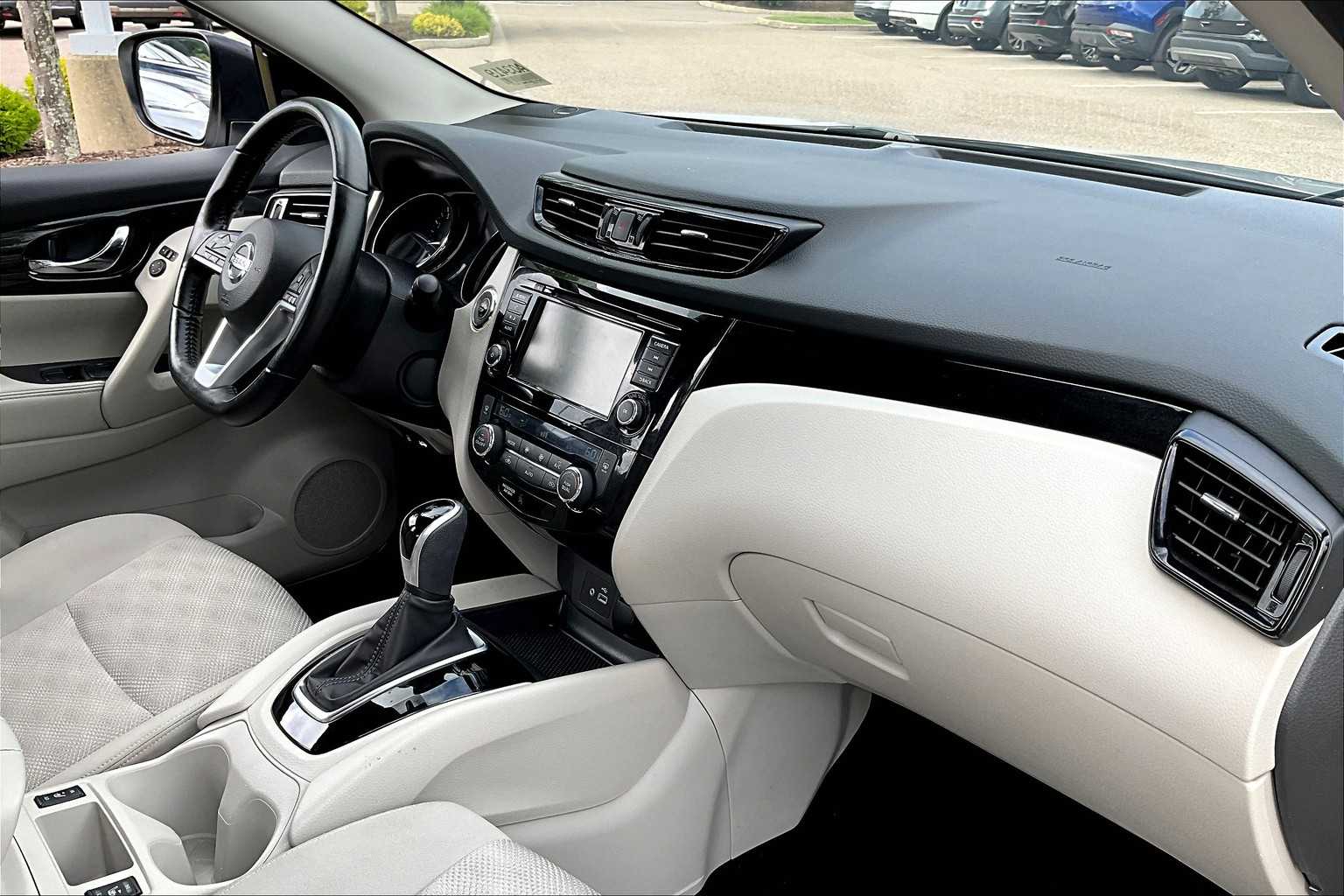 2021 Nissan Rogue Sport SV - Photo 14