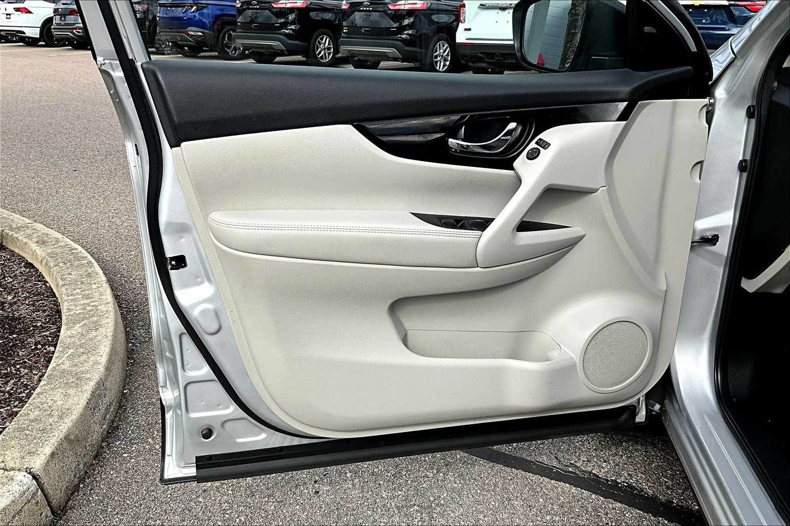 2021 Nissan Rogue Sport SV - Photo 9