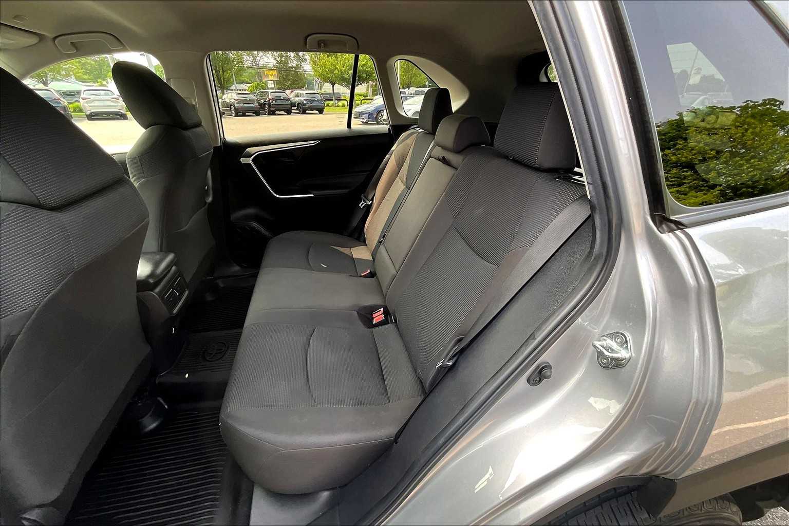 2023 Toyota RAV4 LE - Photo 15