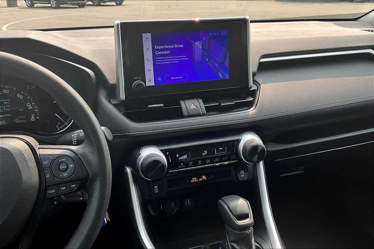 2023 Toyota RAV4 LE - Photo 18