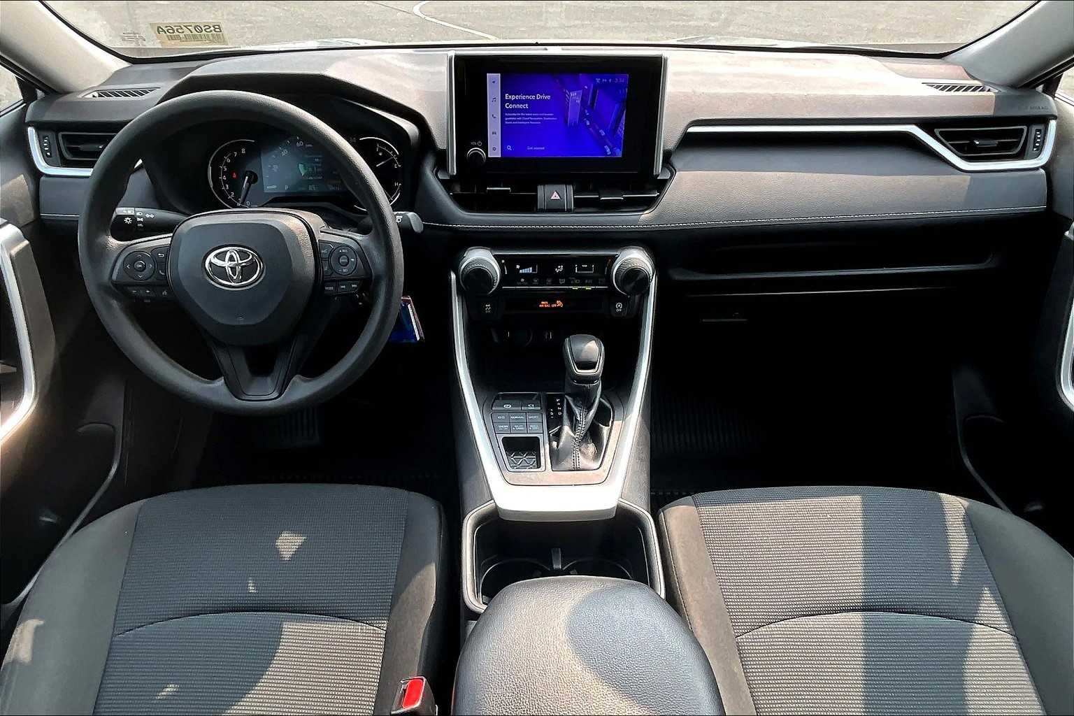 2023 Toyota RAV4 LE - Photo 21
