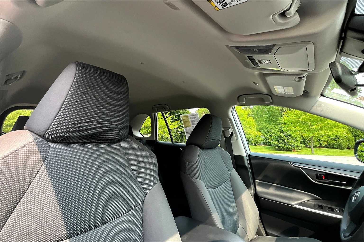 2023 Toyota RAV4 LE - Photo 22