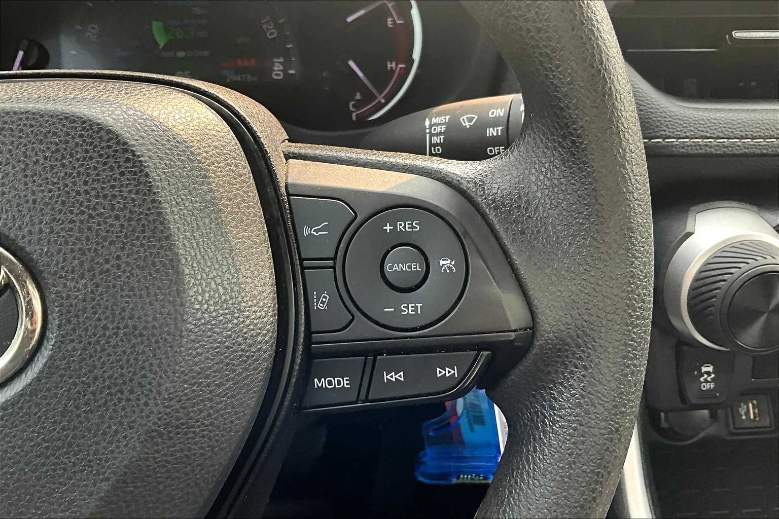 2023 Toyota RAV4 LE - Photo 24