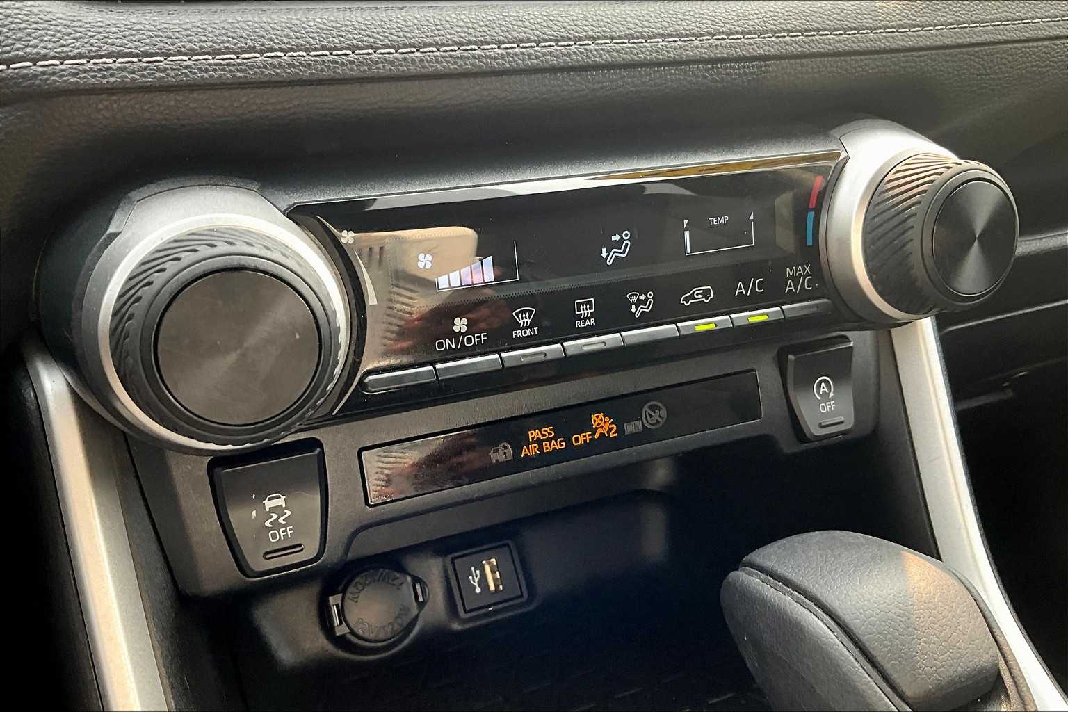 2023 Toyota RAV4 LE - Photo 26