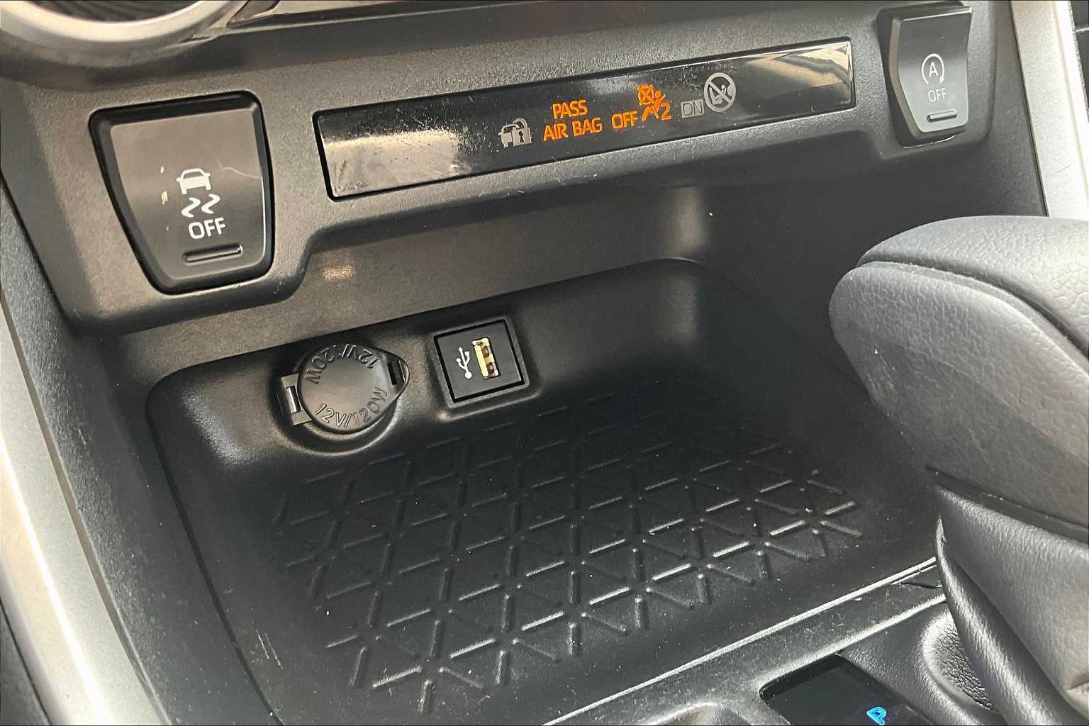 2023 Toyota RAV4 LE - Photo 27
