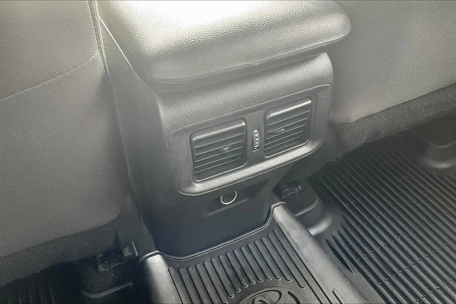 2023 Toyota RAV4 LE - Photo 28