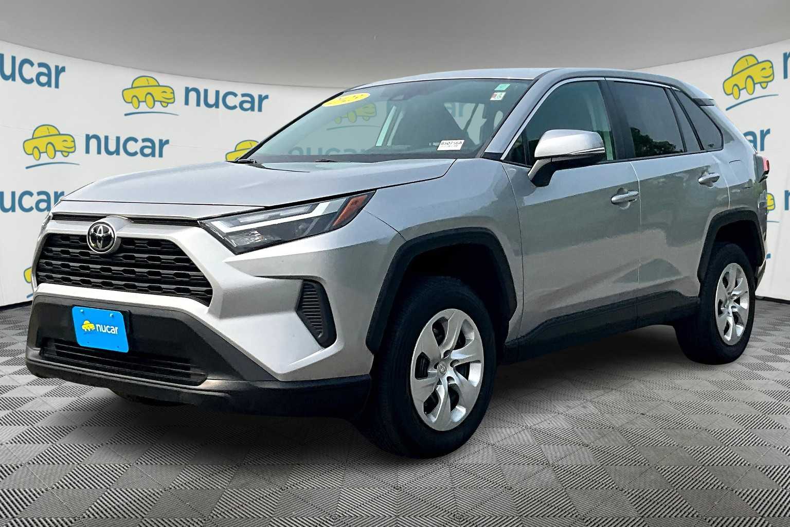 2023 Toyota RAV4 LE - Photo 3