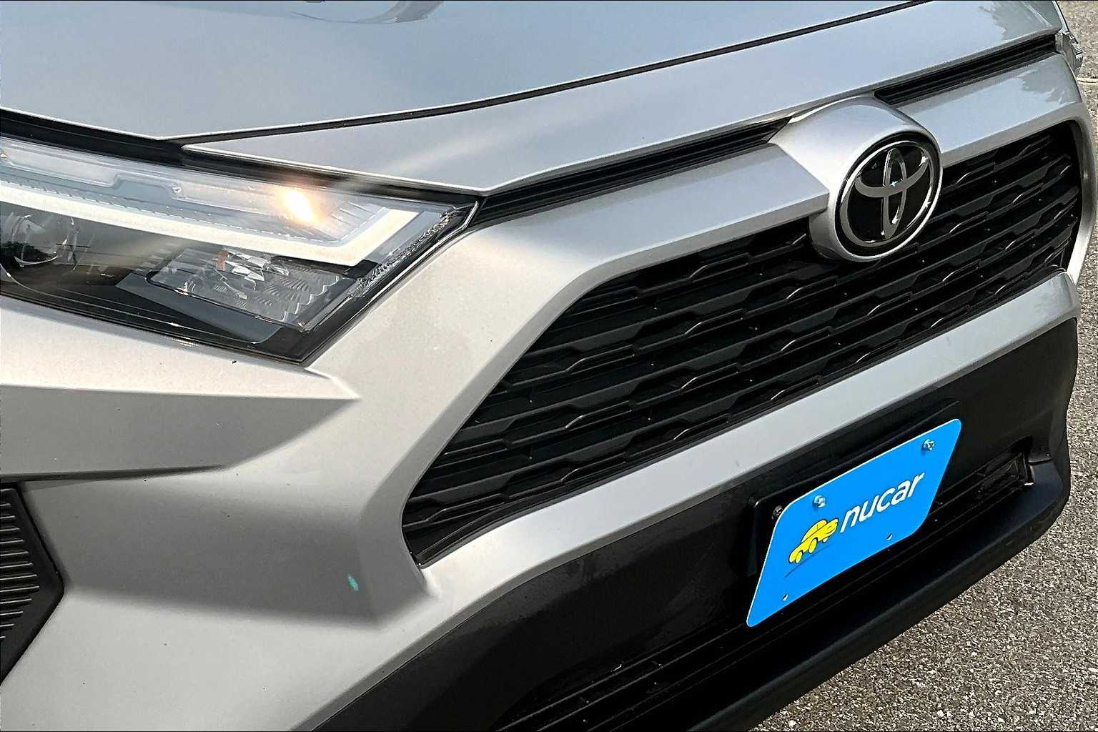 2023 Toyota RAV4 LE - Photo 32