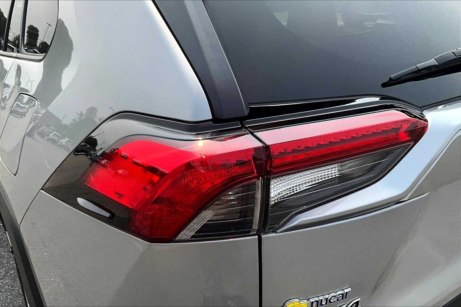 2023 Toyota RAV4 LE - Photo 34