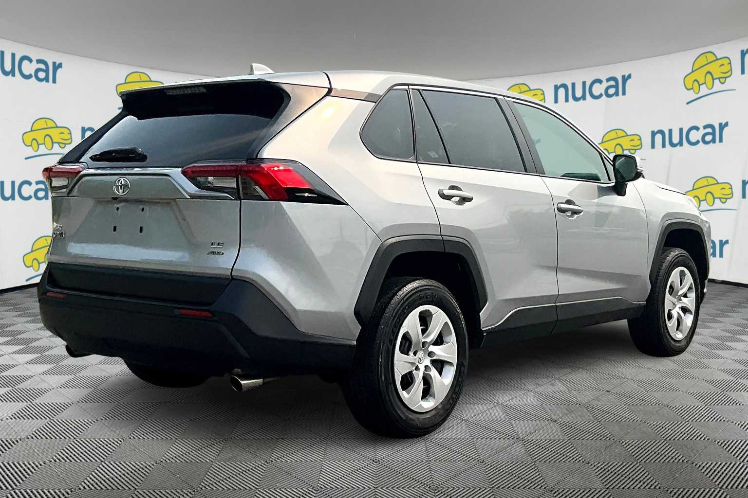 2023 Toyota RAV4 LE - Photo 6