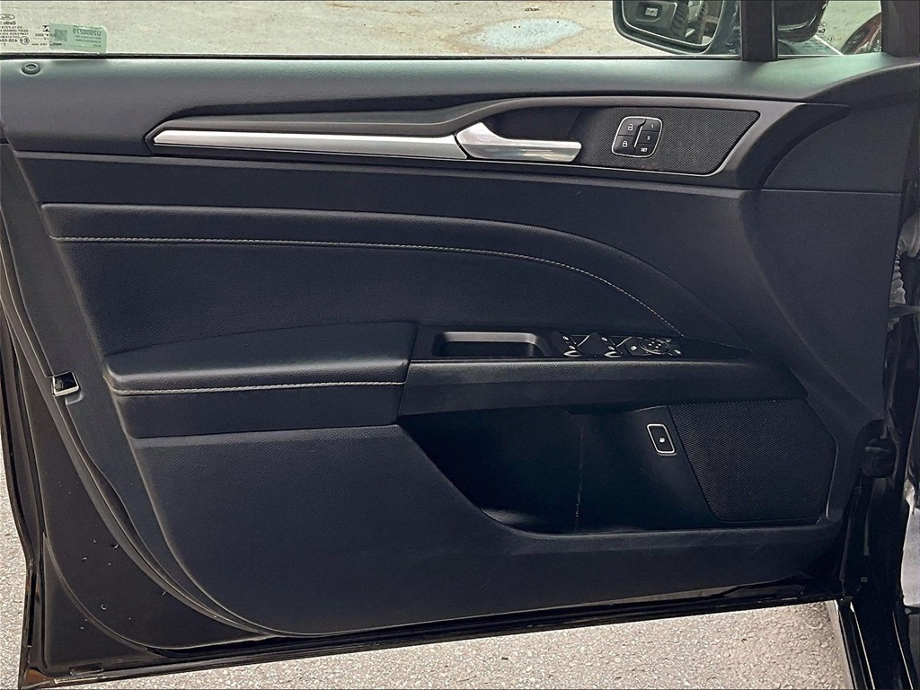 2020 Ford Fusion Hybrid Titanium - Photo 9