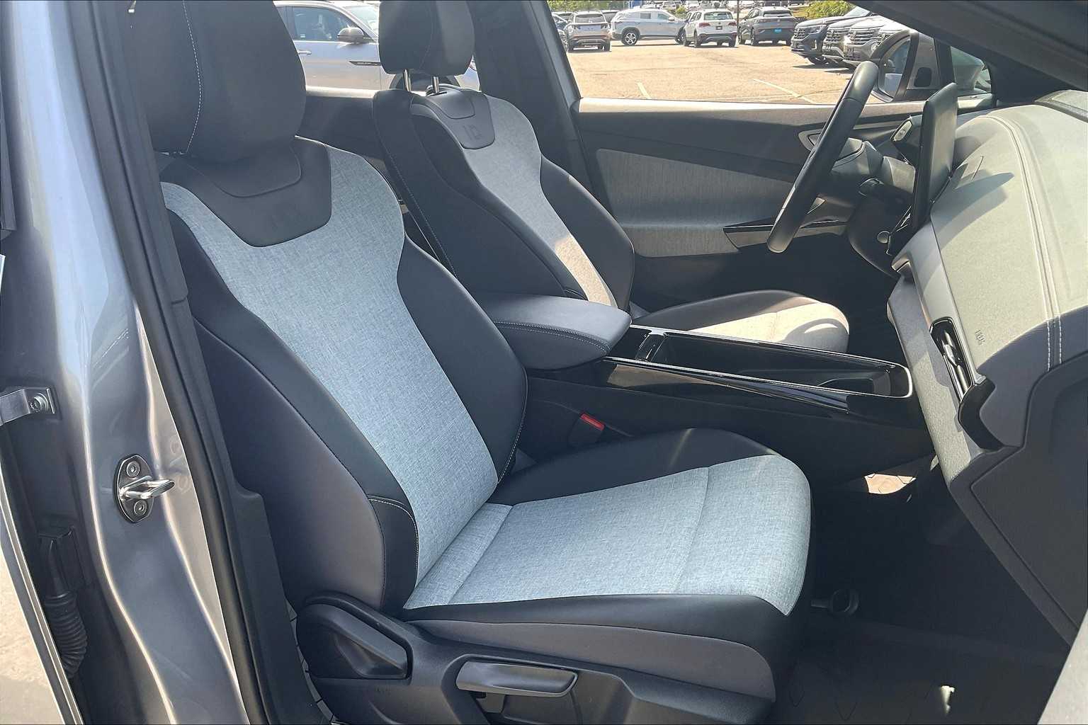 2023 Volkswagen ID.4 Pro - Photo 11