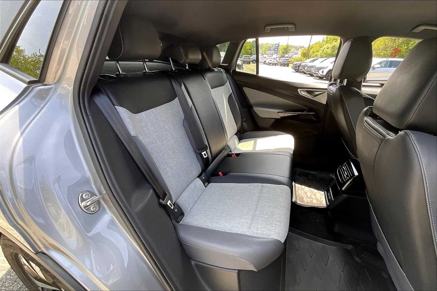 2023 Volkswagen ID.4 Pro - Photo 16