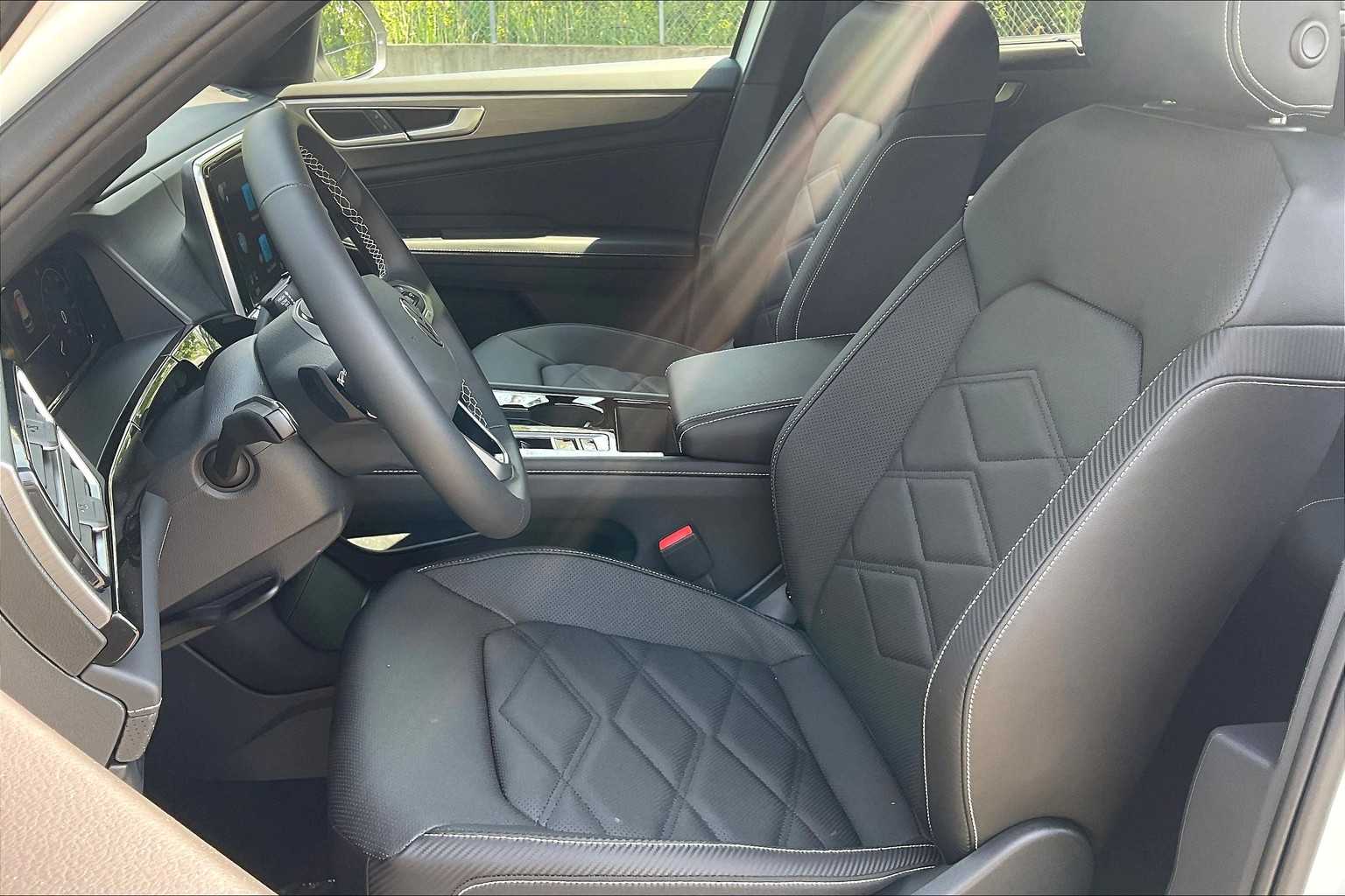 2025 Volkswagen Atlas Cross Sport 2.0T SE w/Technology - Photo 11