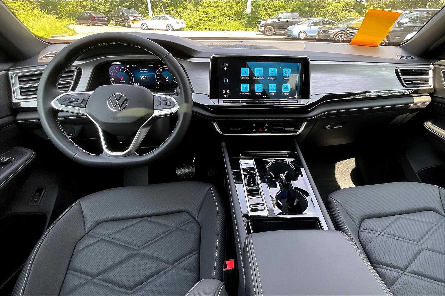 2025 Volkswagen Atlas Cross Sport 2.0T SE w/Technology - Photo 12