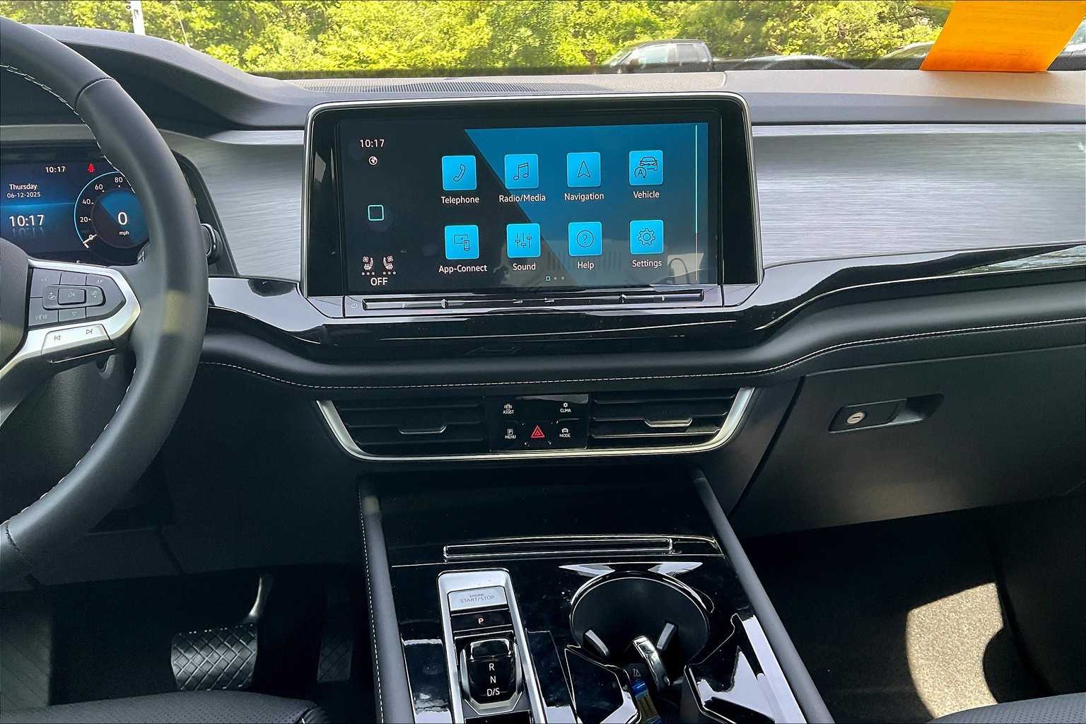 2025 Volkswagen Atlas Cross Sport 2.0T SE w/Technology - Photo 13