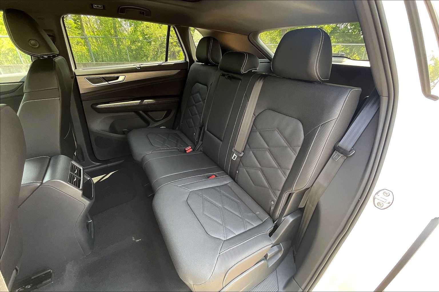 2025 Volkswagen Atlas Cross Sport 2.0T SE w/Technology - Photo 15