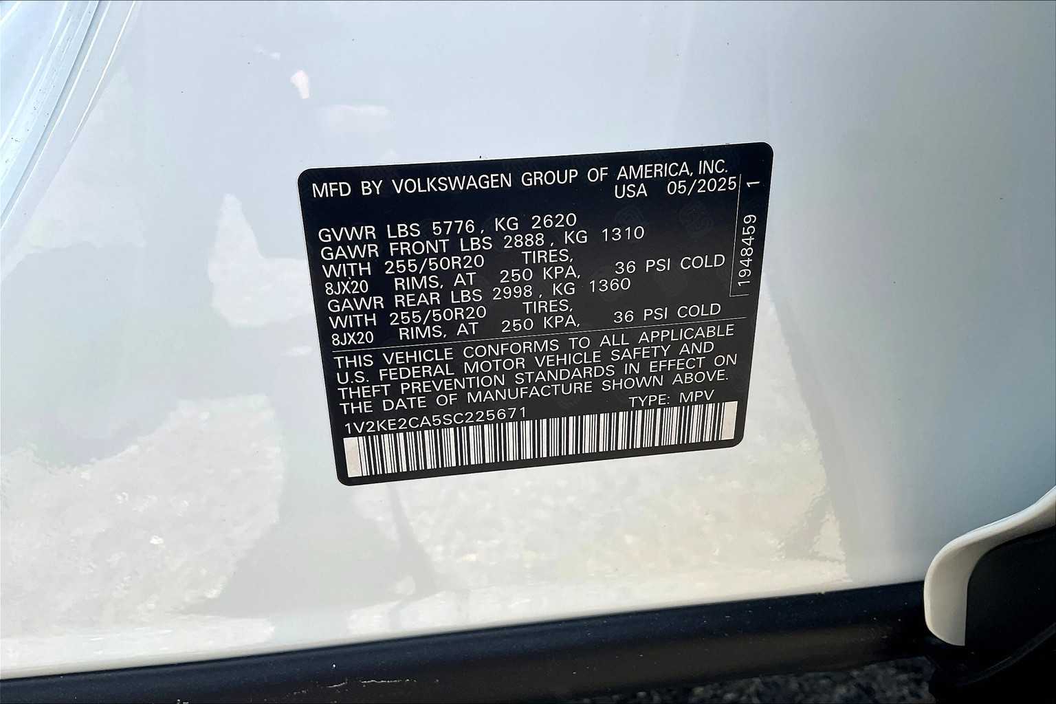 2025 Volkswagen Atlas Cross Sport 2.0T SE w/Technology - Photo 17