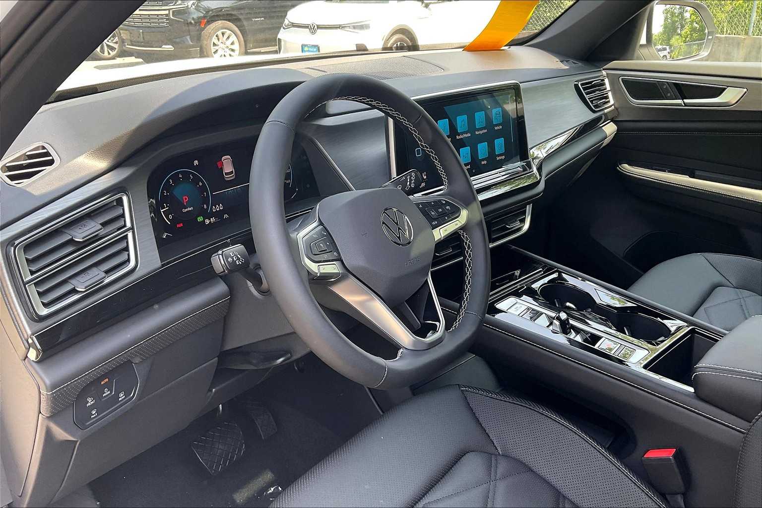 2025 Volkswagen Atlas Cross Sport 2.0T SE w/Technology - Photo 9