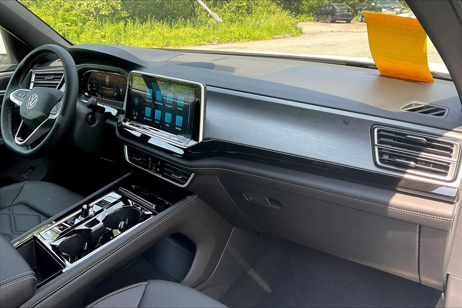 2025 Volkswagen Atlas Cross Sport 2.0T SE w/Technology - Photo 10